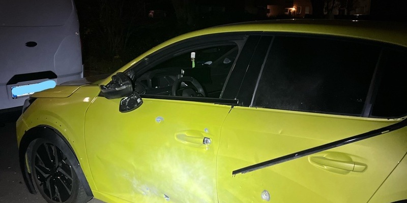 POL-NE: Fahrzeug durch Sprengkörper beschädigt - Foto: presseportal.de