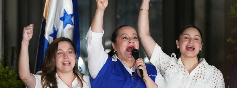 Ana García freute sich über Trumps Ankündigung, ihren Ehemann zu begnadigen. (Archivbild) - Foto: Moises Castillo/AP/dpa