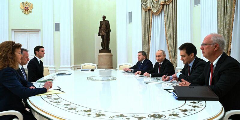 Fünf Stunden dauerte das Gespräch von Kremlchef Wladimir Putin mit den US-Abgesandten.  - Foto: Kristina Kormilitsyna/Sputnik, Kremlin Pool via AP/dpa