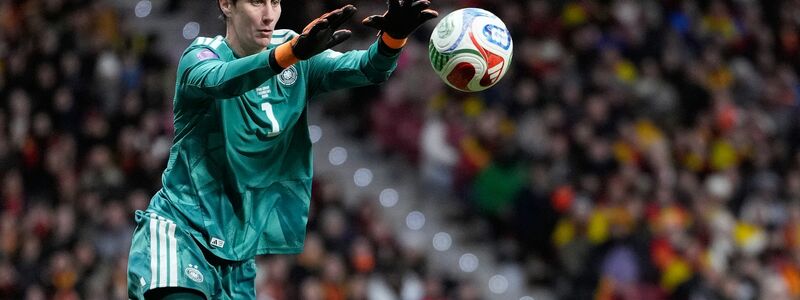 Hielt oft gut, aber gegen Spanien nicht fehlerlos: Ann-Katrin Berger. - Foto: Bernat Armangue/AP/dpa