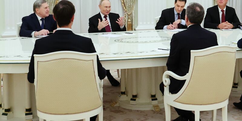 Fünf Stunden dauerte das Gespräch von Kremlchef Putin mit den US-Abgesandten.  - Foto: Alexander Kazakov/Sputnik, Kremlin Pool via AP/dpa