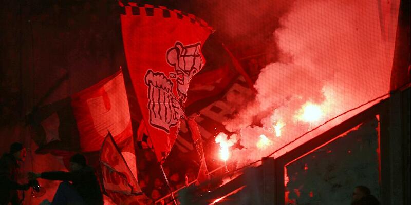 Fans mit Pyrotechnik am 29.11.2025 - Foto: über dts Nachrichtenagentur