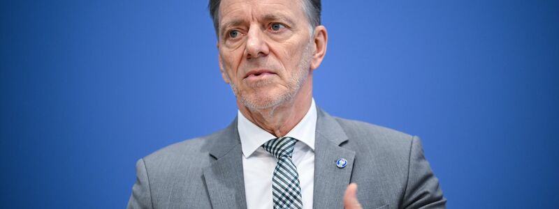 Der Präsident des Bundeskriminalamts, Holger Münch, appelliert an die Innenministerkonferenz, sich mit Blick auf die Landtagswahlen im kommenden Jahr mit der Frage zu beschäftigen, wer Zugang zu welchen Daten der Sicherheitsbehörden hat. (Archivbild) - Foto: Britta Pedersen/dpa