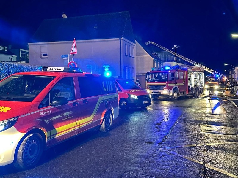FW-DO: Ausgedehnter Dachstuhlbrand in der Ruinenstraße - Foto: presseportal.de