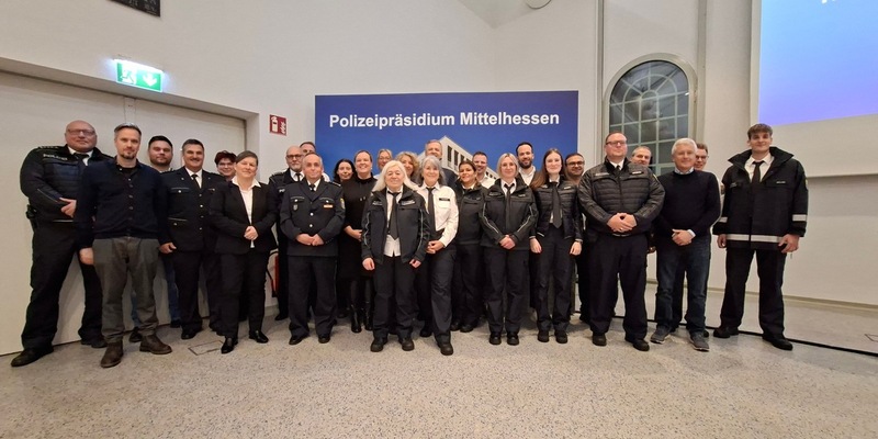 Mittelhessen: GIESSEN / MARBURG / WETTERAU: Zehn neue Freiwillige Polizeihelferinnen und -helfer im Dienst - Foto: presseportal.de