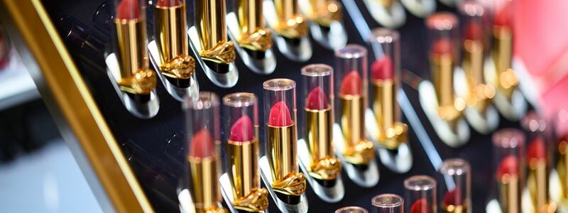 18 Milliarden Euro haben die Menschen in Deutschland im laufenden Jahr für Schönheitspflegeprodukte aus heimischer Produktion ausgegeben - 6,3 Prozent mehr als ein Jahr zuvor. (Symbolbild) - Foto: Daniel Reinhardt/dpa