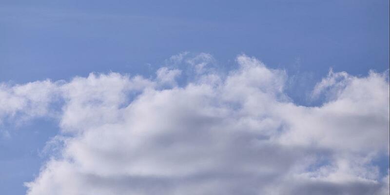 Blauer Himmel mit Wolken (Archiv) - Foto: über dts Nachrichtenagentur