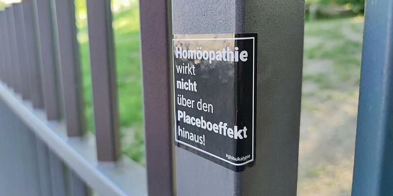 Aufkleber-Kampagne gegen Homöopathie (Archiv) - Foto: über dts Nachrichtenagentur