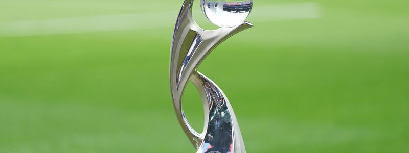 Die Trophäe für die Fußball-EM der Frauen. - Foto: Martin Meissner/AP/dpa