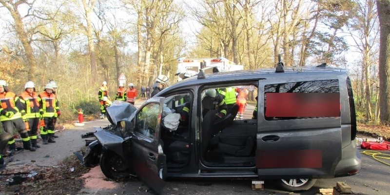 POL-ROW: ++ Schwerer Verkehrsunfall auf der B 74 bei Bremervörde: Zwei Personen verletzt ++ - Foto: presseportal.de