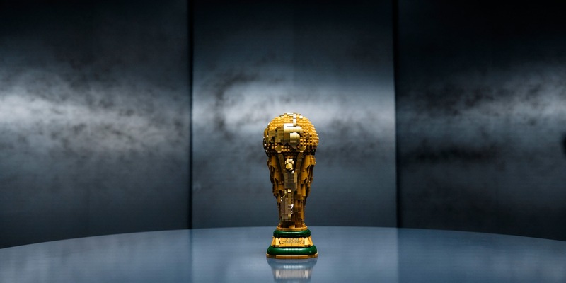 Die ultimative Trophäe des Weltfußballs zum Nachbauen: LEGO Gruppe und FIFA Fußball-Weltmeisterschaft 2026(TM) gehen Partnerschaft ein - Foto: presseportal.de