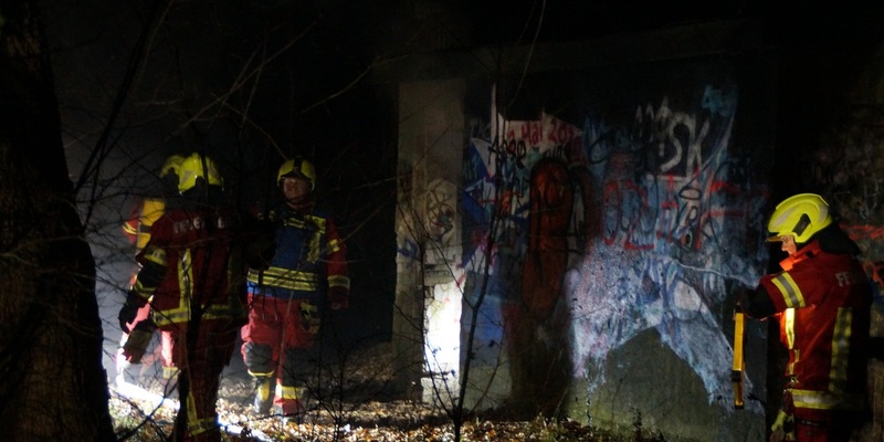 FW Wathlingen: Feuer in ehemaligem Trafohäuschen - Ortsfeuerwehr Wathlingen im Einsatz - Foto: presseportal.de