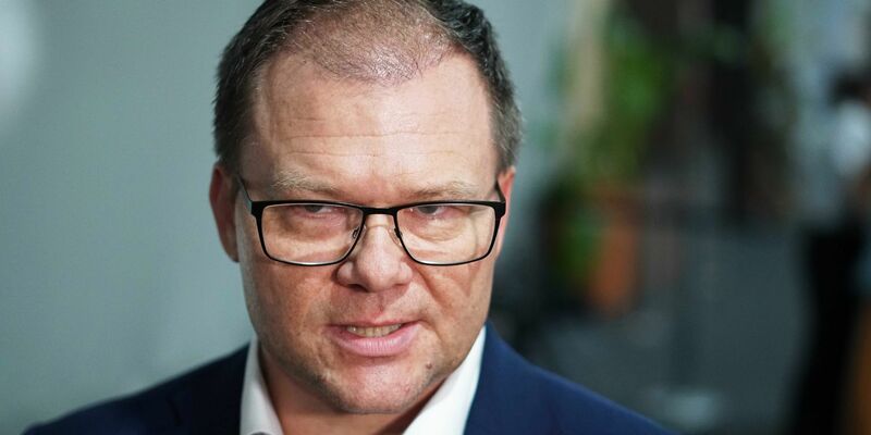 Umweltminister Carsten Schneider hatte mehrfach angekündigt, das Klimaschutzprogramm zum Jahresende präsentieren zu wollen. (Archivbild) - Foto: Larissa Schwedes/dpa