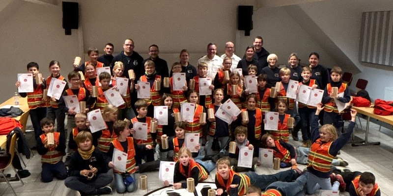 FW Kempen: 43 Kinder der Kinderfeuerwehr Kempen bestehen Flämmchenprüfung - Foto: presseportal.de
