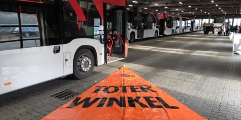 POL-HI: Präventionsaktion Der tote Winkel - Foto: presseportal.de