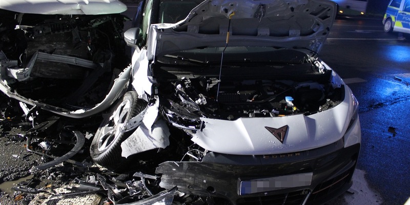 POL-HA: Frontalzusammenstoß am Volmeabstieg: 22-Jähriger leicht verletzt - Foto: presseportal.de