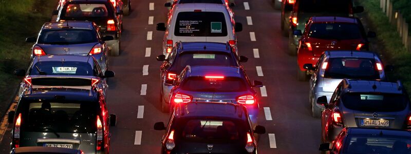 Pendler sollen stärker entlastet werden. (Archivbild) - Foto: Oliver Berg/dpa