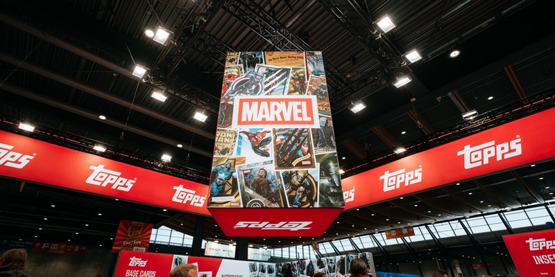 Das Hobby in Händen halten - einfach eine 10 von 10. - Sammelleidenschaft mit Content Creator Tone (iamtabak) und Topps auf der Comic Con Stuttgart - Foto: presseportal.de