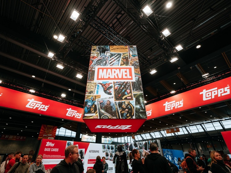 Das Hobby in Händen halten - einfach eine 10 von 10. - Sammelleidenschaft mit Content Creator Tone (iamtabak) und Topps auf der Comic Con Stuttgart - Foto: presseportal.de