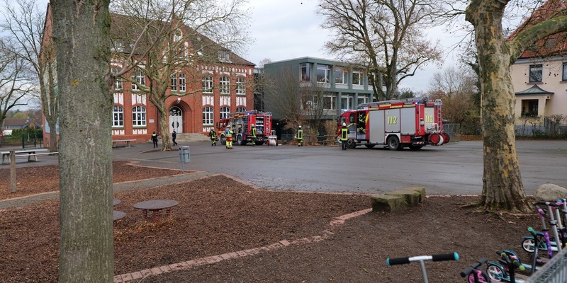 FW-DO: Unklare Rauchentwicklung in der Aplerbecker-Mark-Grundschule - Feuerwehr löscht Kleinbrand - Foto: presseportal.de