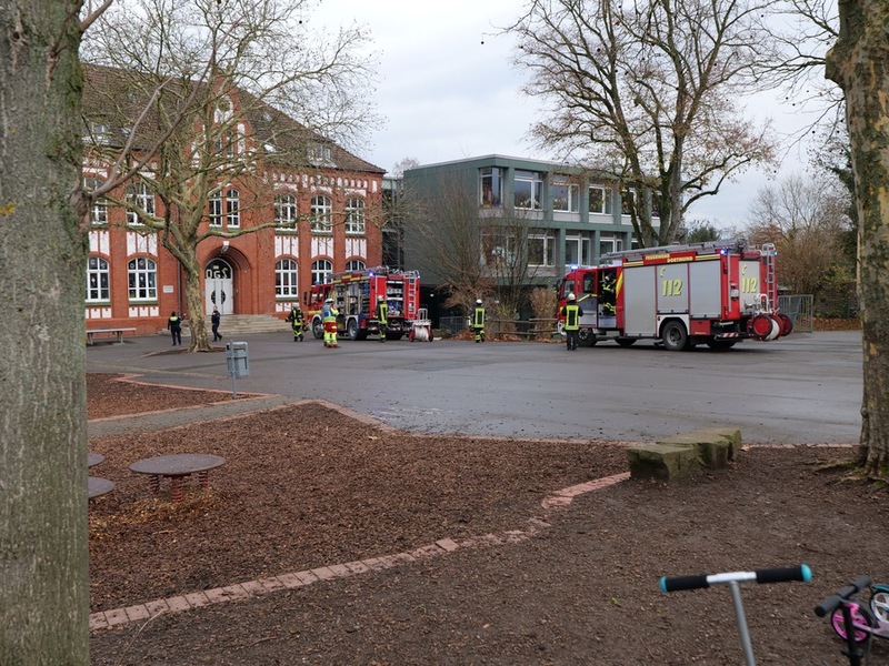 FW-DO: Unklare Rauchentwicklung in der Aplerbecker-Mark-Grundschule - Feuerwehr löscht Kleinbrand - Foto: presseportal.de