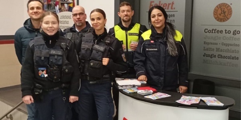 BPOL NRW: Bahnhof Soest- Gemeinsame Präventionsveranstaltung der Polizei Soest, der Deutschen Bahn und der Bundespolizeiinspektion Münster - Foto: presseportal.de