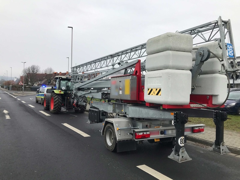Mittelhessen: WETTERAUKREIS: Traktorkontrolle des Verkehrsdienstes + Einbrüche in zwei Wohnhäuser + Alarmanlage verscheucht Einbrecher + Spielautomaten geknackt + Reifen zerstochen + Auffahrunfall mit 4 Fahrzeugen - Foto: presseportal.de