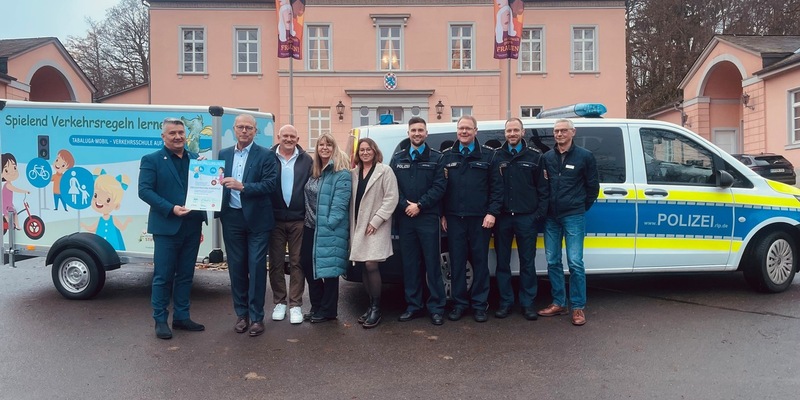 POL-PDTR: Spielend Verkehrsregeln lernen - Das Tabaluga-Mobil kommt nach Birkenfeld - Foto: presseportal.de