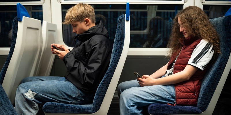 +++ Achtung Sperrfrist (Print, Radio und Online): 18.00 Uhr +++ARD-DeutschlandTREND: Deutliche Mehrheit unterstützt Mindestalter für Social-Media-Nutzung - Foto: presseportal.de