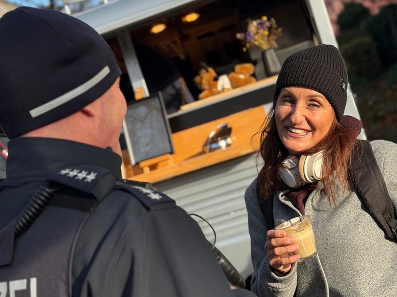 POL-DN: Coffee with a Cop - Zahlreiche Bürgerinnen und Bürger nutzen den offenen Austausch - Foto: presseportal.de