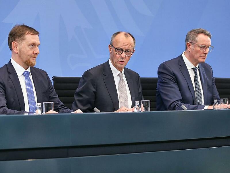 Kretschmer, Merz, Schweitzer am 04.12.2025 - Foto: über dts Nachrichtenagentur