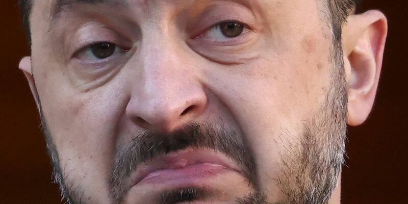 Der ukrainische Präsident Wolodymyr Selenskyj will schnell eine Nachfolge für seinen gechassten Bürochef Andrij Jermak finden. (Archivbild) - Foto: Peter Morrison/AP/dpa