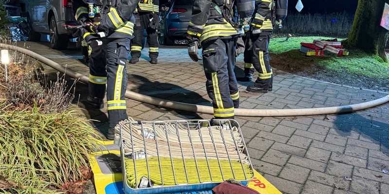 FW Wenden: Feuer mit Menschenleben in Gefahr in Wenden-Heid - Foto: presseportal.de
