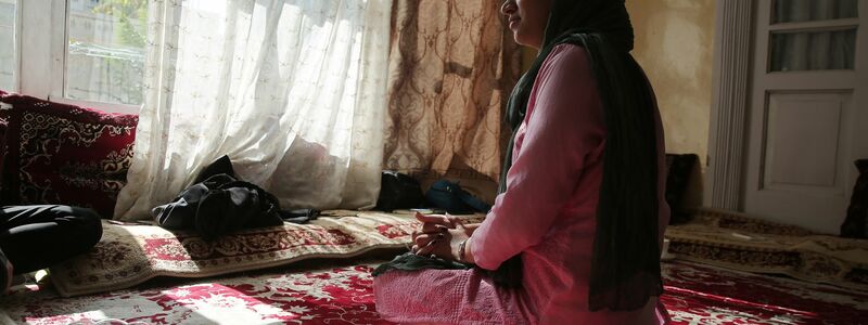 Die Britin Zoe Stephens führt Touristinnen durch Afghanistan. - Foto: Sami Jan/dpa