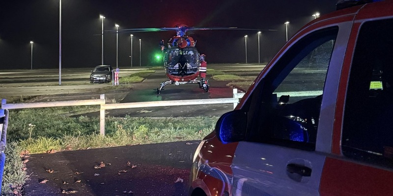 FW Alpen: Ausleuchten für den Rettungshubschrauber - Foto: presseportal.de