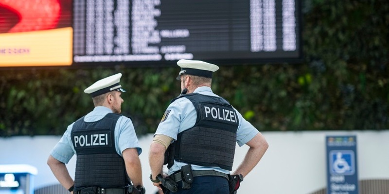 BPOL NRW: Bundespolizei am Flughafen Köln/Bonn: Routinemäßige Luftsicherheitskontrolle führt zur Strafanzeige wegen unerlaubter Einreise und Aufenthalt. - Foto: presseportal.de