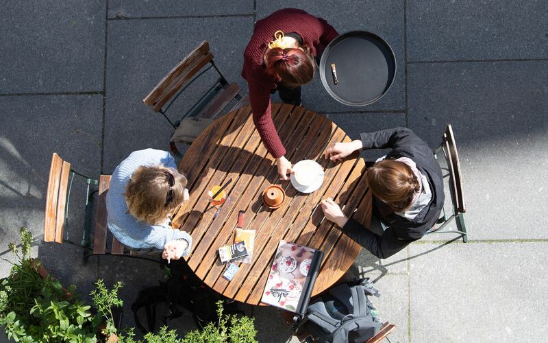 Im Gastgewerbe gibt es die meisten Jobs mit Niedriglohn. (Archivbild) - Foto: Sebastian Kahnert/dpa-Zentralbild/dpa