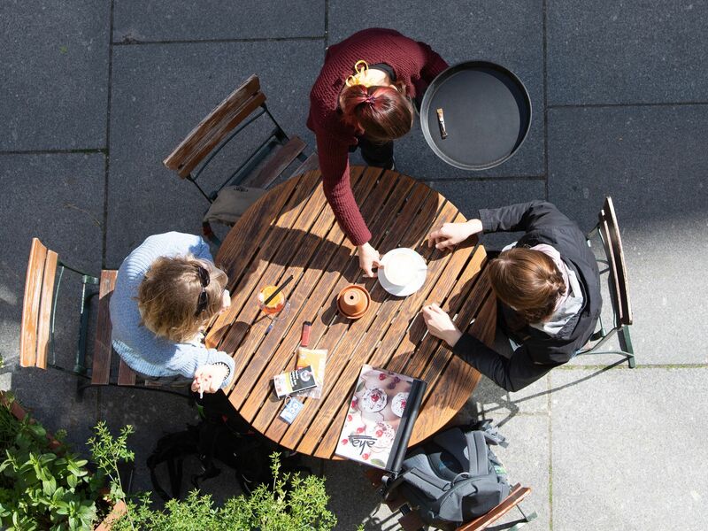 Im Gastgewerbe gibt es die meisten Jobs mit Niedriglohn. (Archivbild) - Foto: Sebastian Kahnert/dpa-Zentralbild/dpa