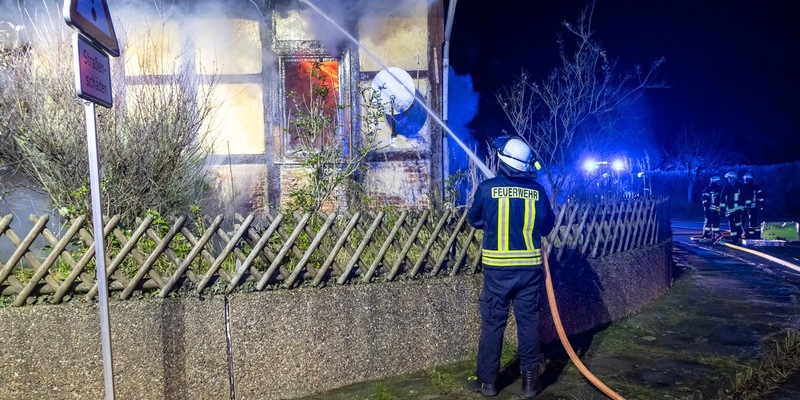 FW Porta Westfalica: 04.12.2025 - Wohnungsbrand in Eisbergen / 1 Person verstorben - Foto: presseportal.de