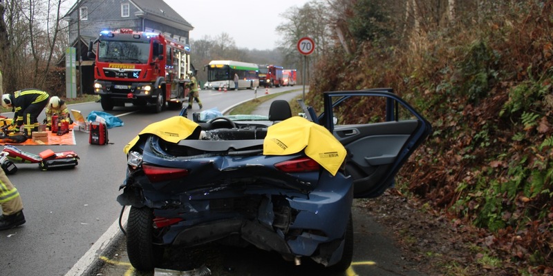 POL-RBK: Wermelskirchen - Verkehrsunfall fordert drei verletzte Personen - Foto: presseportal.de