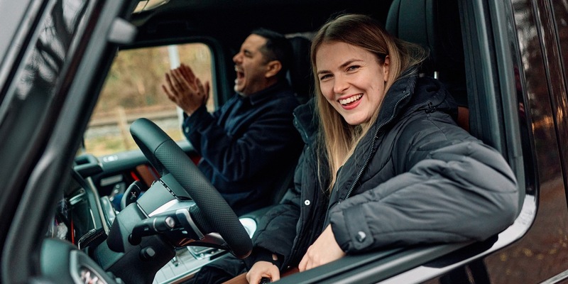 Weihnachtswunder in Hamburg: Junge Familie gewinnt Mercedes G-Klasse und 50.000 Euro - Foto: presseportal.de