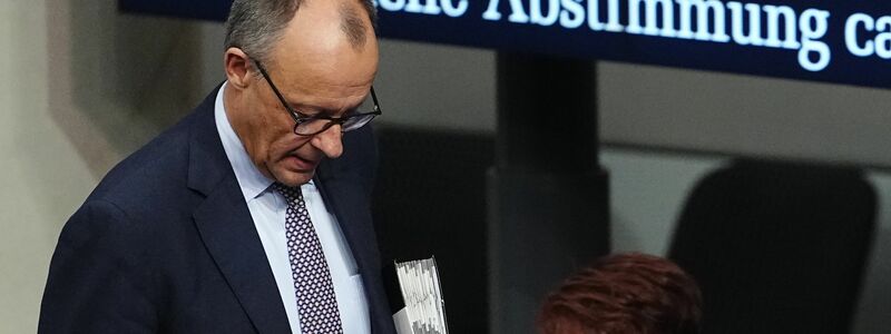 Merz hat eine knappe eigene «Kanzlermehrheit» erreicht. - Foto: Kay Nietfeld/dpa