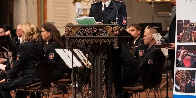 POL-LG: ++ Advents-Benefizkonzerts ein voller Erfolg ++ musikalischer Hochgenuss & herausragende Spende für die Arbeit der Kriminalprävention ++ mehr als 3.800 Euro für die Gewaltprävention ... - Foto: presseportal.de