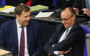 Kanzler und Vizekanzler dürften zufrieden sein mit dem Ergebnis. - Foto: Kay Nietfeld/dpa