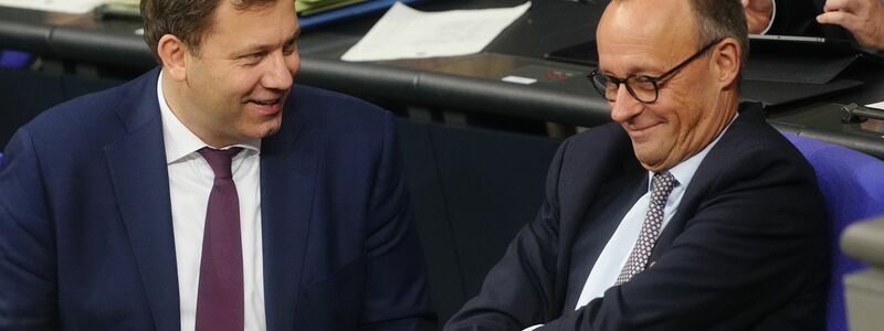 Kanzler und Vizekanzler dürften zufrieden sein mit dem Ergebnis. - Foto: Kay Nietfeld/dpa