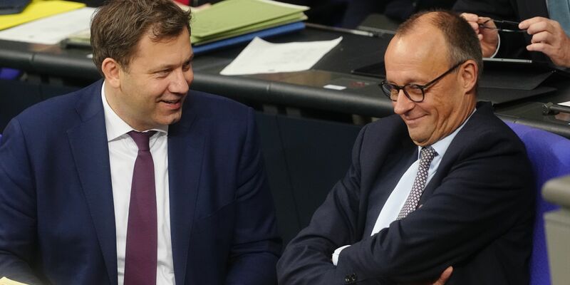 Drei Optionen hatten die Bundestagsabgeordneten bei ihrer Entscheidung über das Rentengesetz: Ja - Nein - Enthaltung. - Foto: Kay Nietfeld/dpa