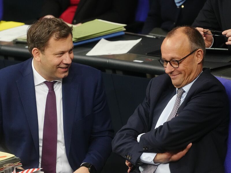 Drei Optionen hatten die Bundestagsabgeordneten bei ihrer Entscheidung über das Rentengesetz: Ja - Nein - Enthaltung. - Foto: Kay Nietfeld/dpa