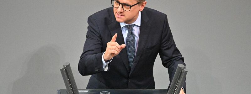 CDU-Generalsekretär Linnemann wertet ein Ja zum Rentengesetz als Ja zur Koalition. - Foto: Christophe Gateau/dpa