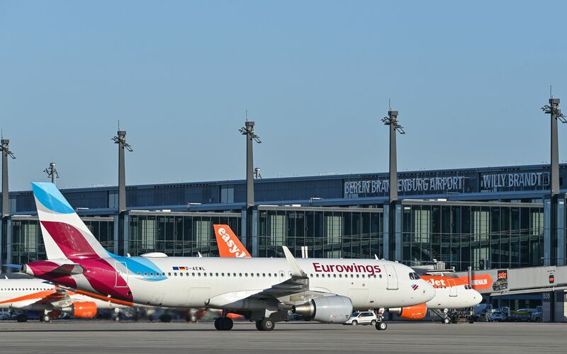 Eurowings-Maschine am Flughafen - einsteigen mit gutem Gewissen, weil man Klimaschutzprojekte unterstützt hat? - Foto: Patrick Pleul/dpa-Zentralbild/dpa