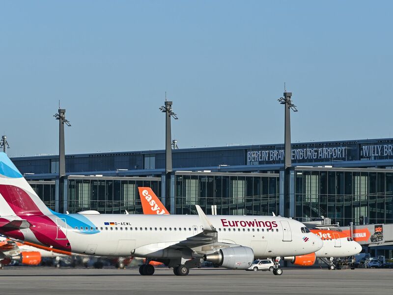 Eurowings-Maschine am Flughafen - einsteigen mit gutem Gewissen, weil man Klimaschutzprojekte unterstützt hat? - Foto: Patrick Pleul/dpa-Zentralbild/dpa